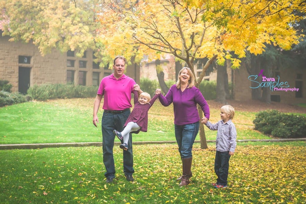 Stanford_Fall_Colorful_Family_Session_in_fog_and _rain_Ewa Samples Photography